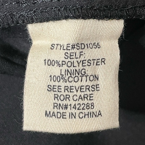 AMT Black Lace Crochet Sleeveless Dress
New - Picture 8 of 8